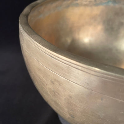 10.25" Antique Singing Bowl in G